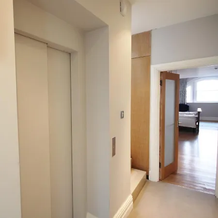 Penthouse Grafton Street 2 *